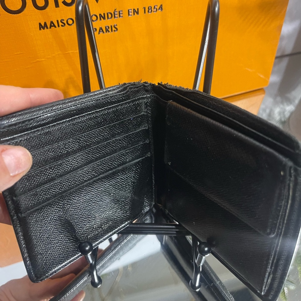 Authentic Louis Vuitton Men’s Leather Wallet - Picture 7 of 8